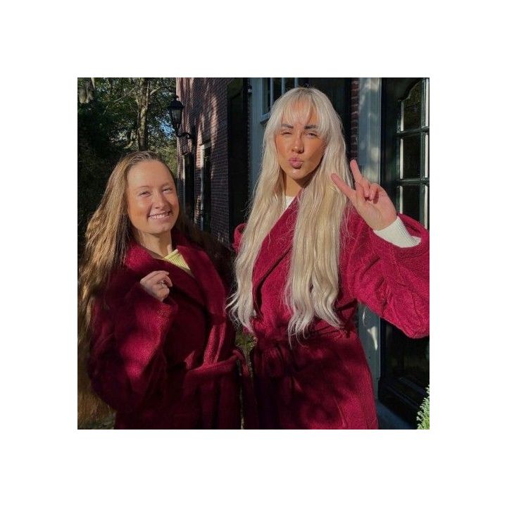 Super-fancy: bordeauxrote Bademäntel